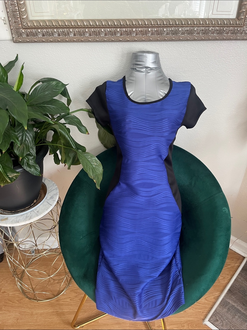 Sleek Royal Blue and Black Midi Sheath Dress